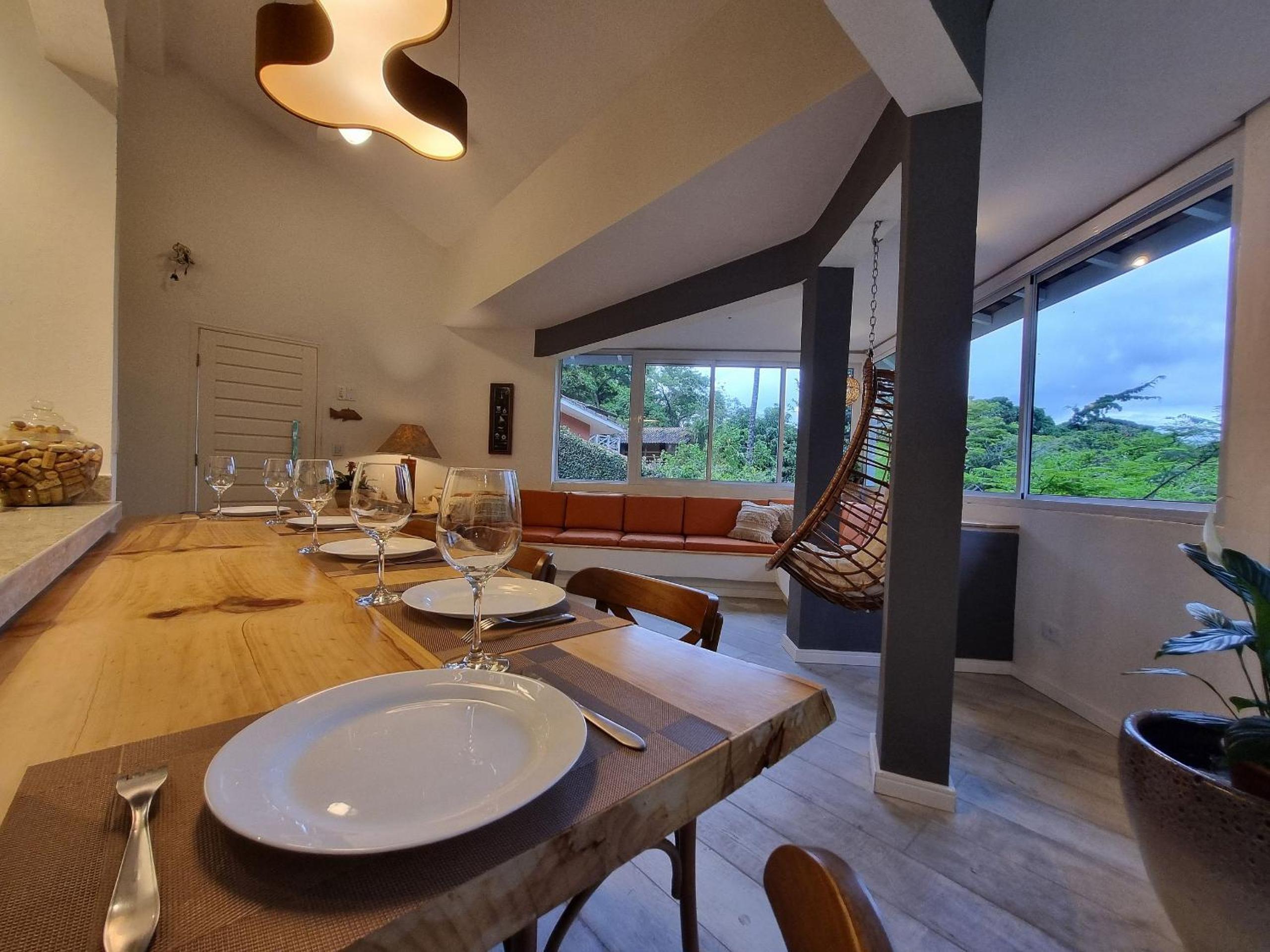 Casas com jacuzzi e churrasqueira a 500 metros da Praia do Perequê na Ilhabela