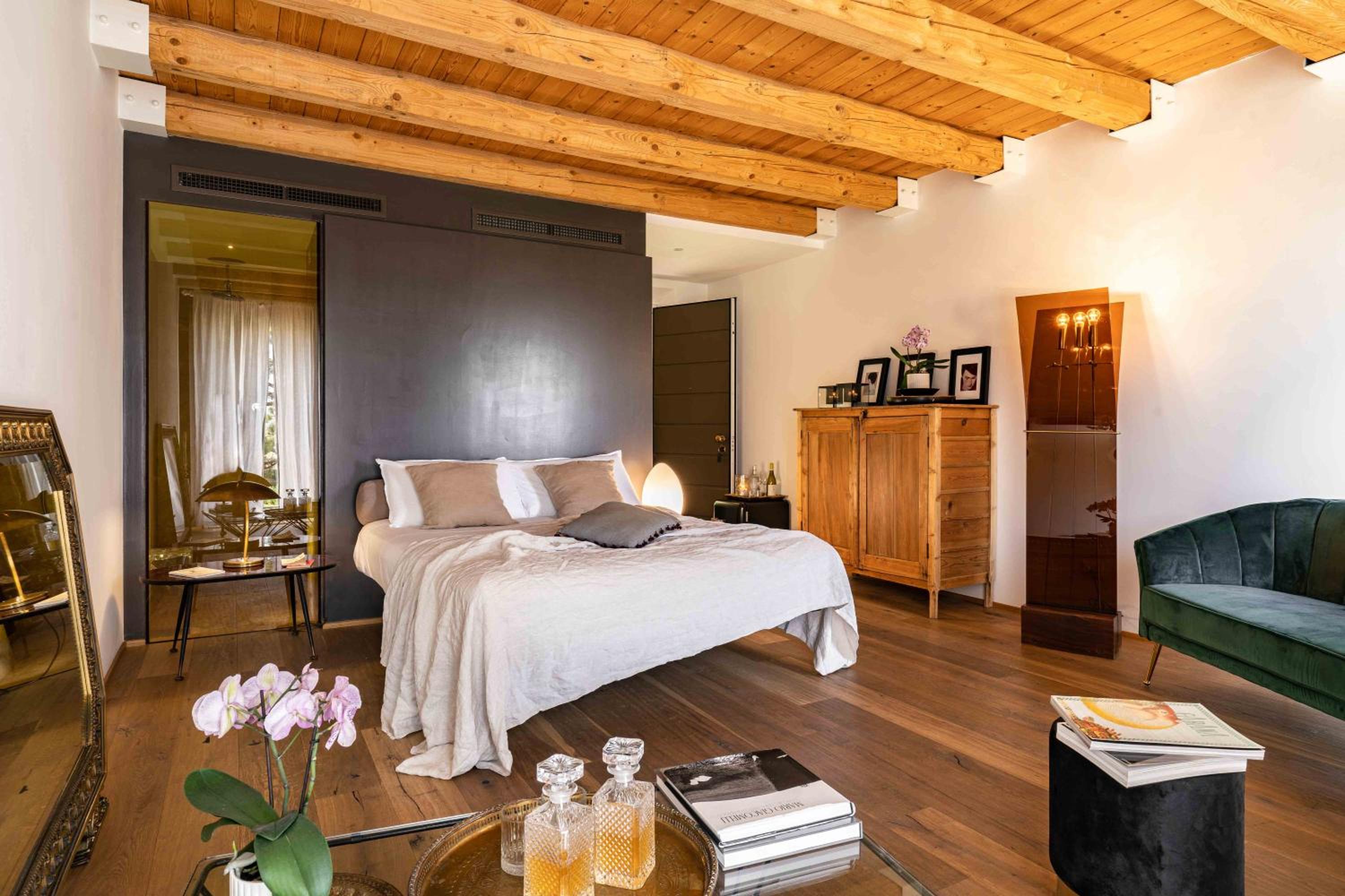 CasaVostra - Ambience Suites