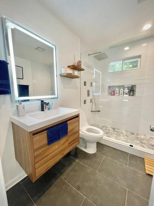 Cozy Renovated Farmhouse in SM - Downtown 5 mins view 5