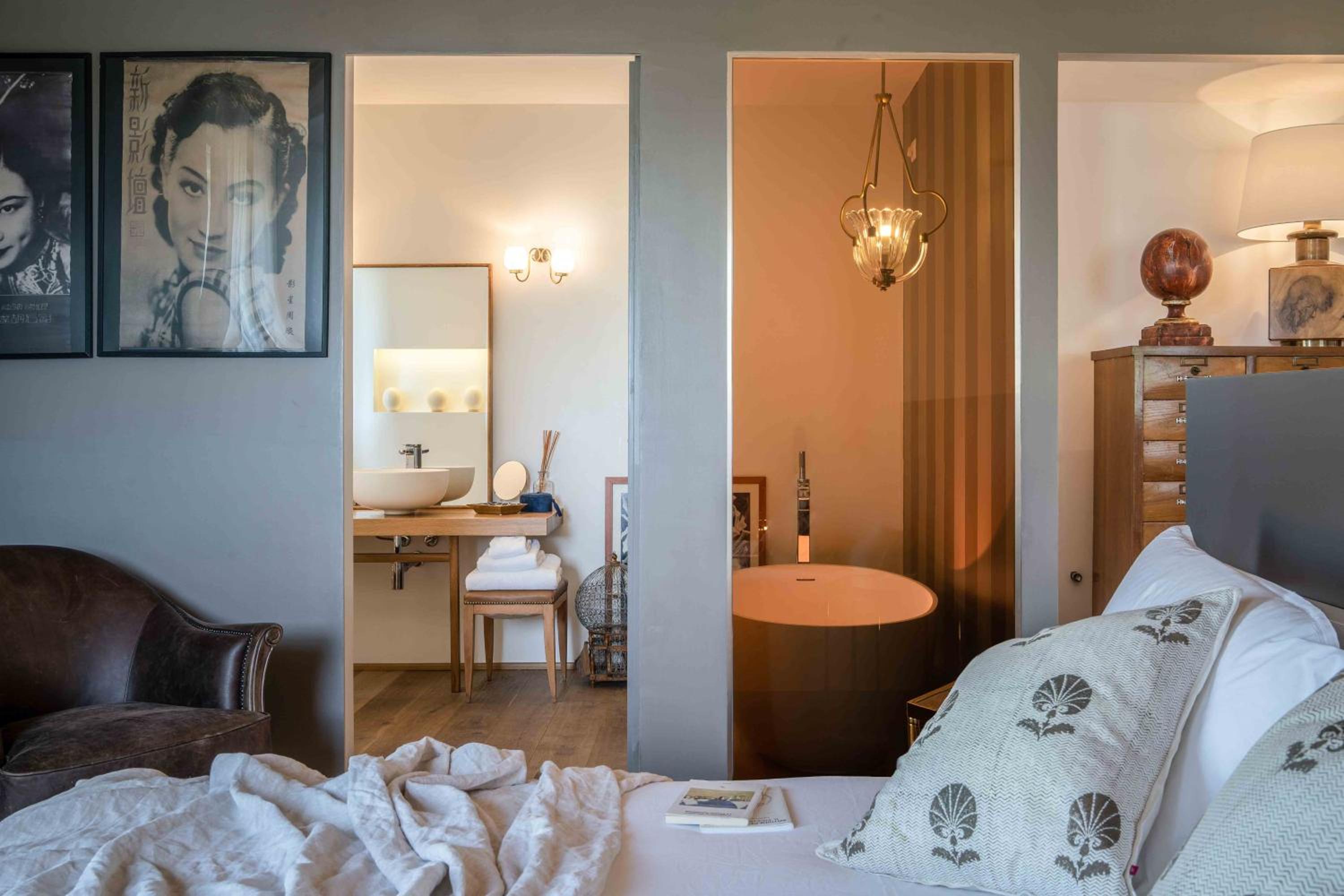 CasaVostra - Ambience Suites