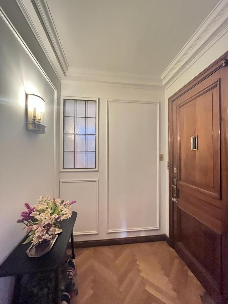 Parisian flat in the heart of Recoleta