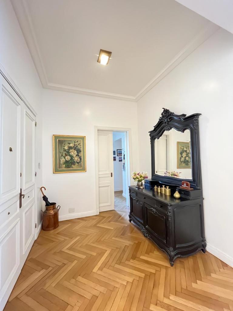 Parisian flat in the heart of Recoleta