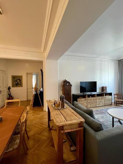 Parisian flat in the heart of Recoleta
