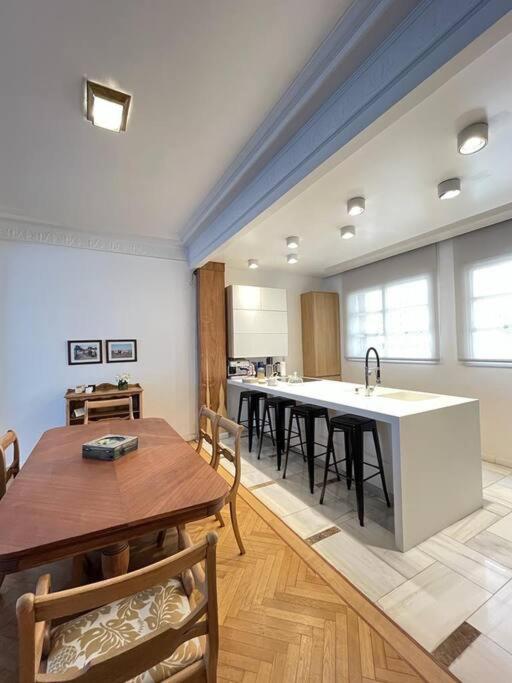 Parisian flat in the heart of Recoleta