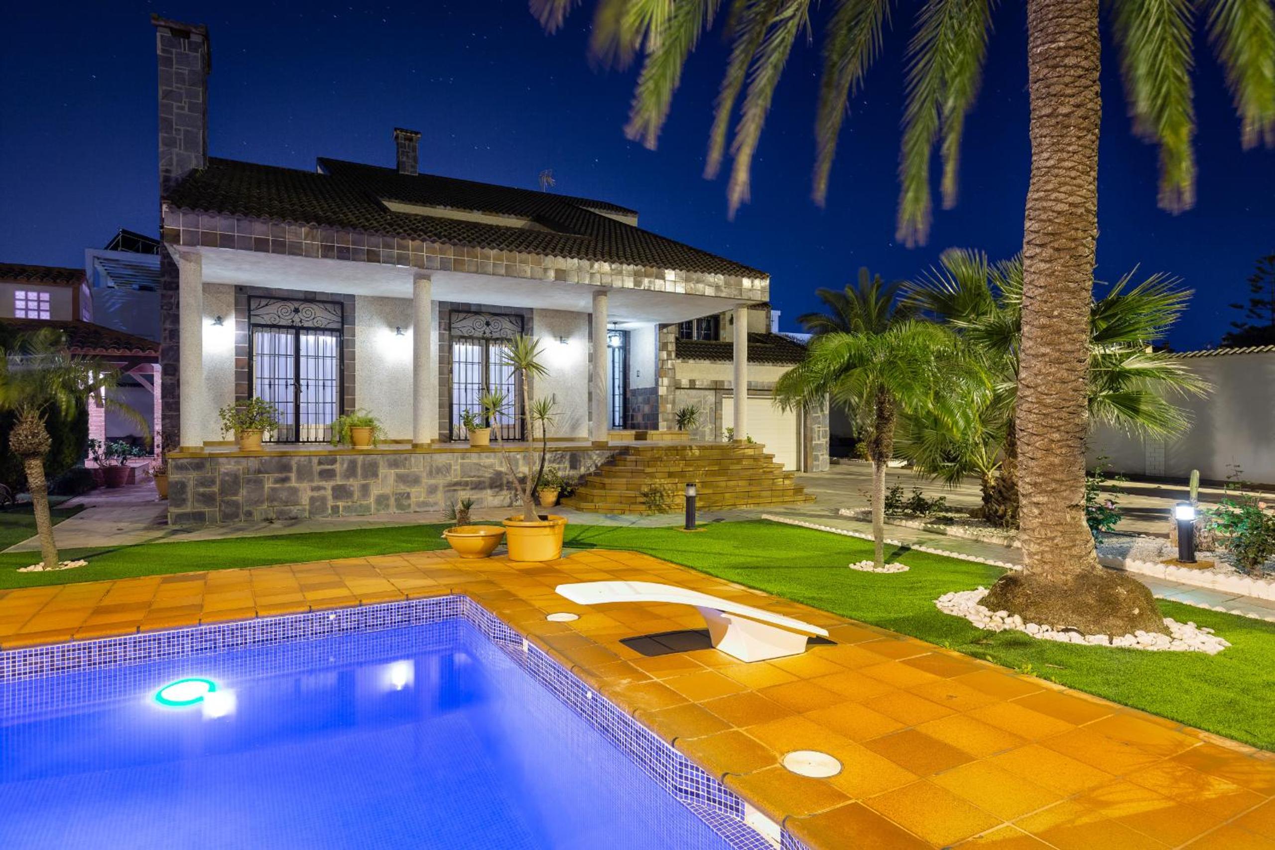 Paradise Palms by Fidalsa