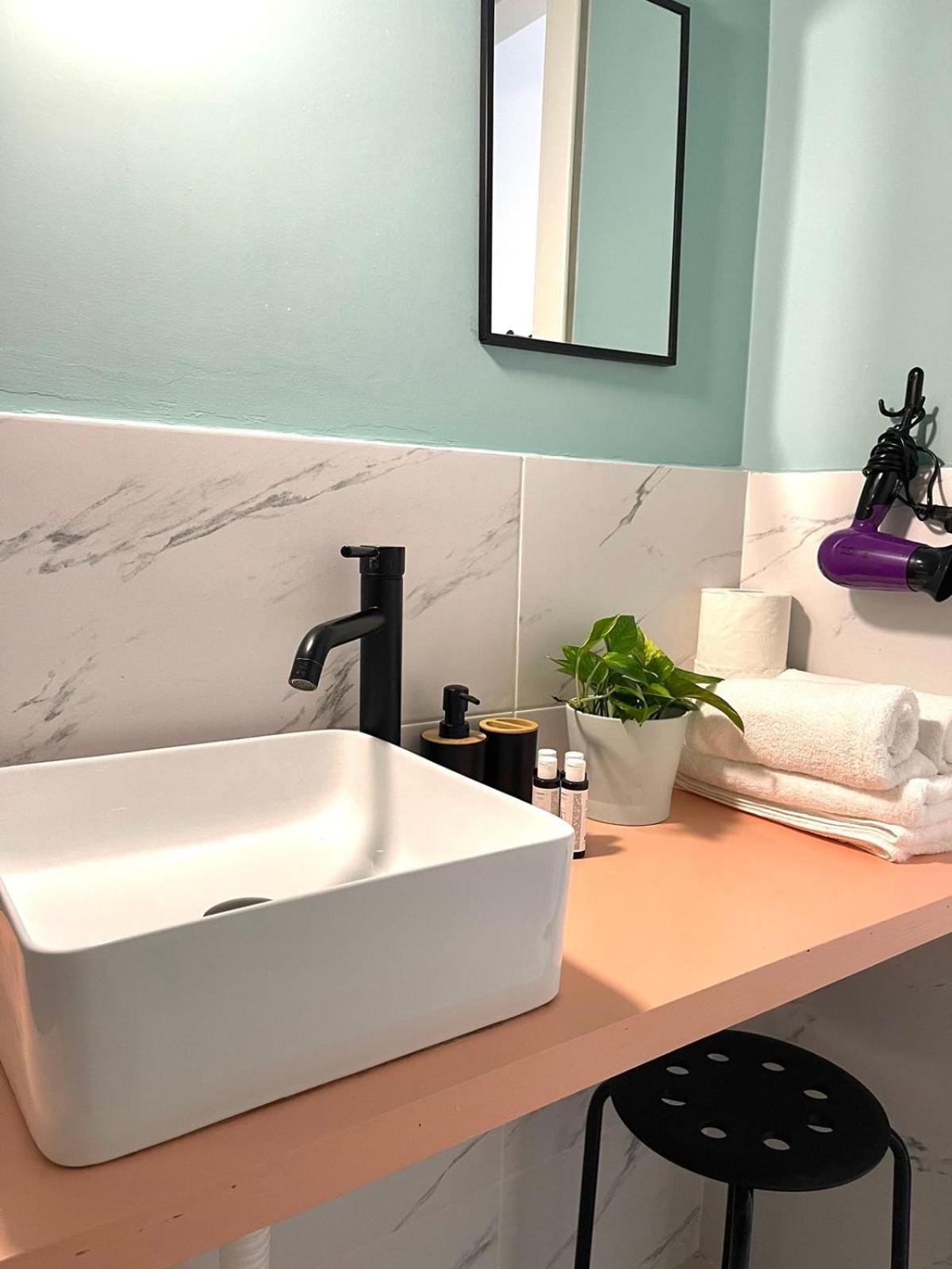 Ælis Suites in Psyrri - Rooftop Access & Acropolis View