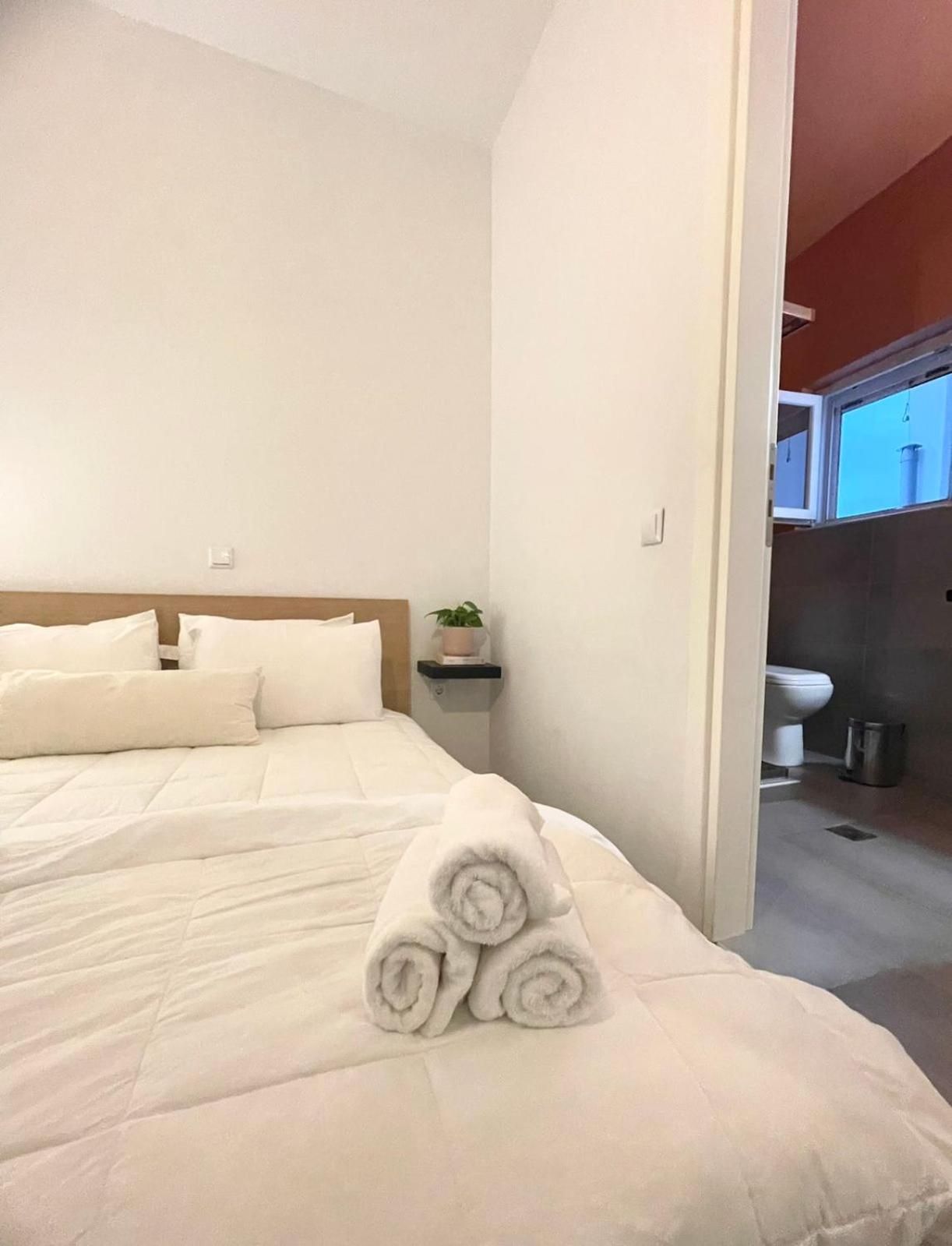 Ælis Suites in Psyrri - Rooftop Access & Acropolis View
