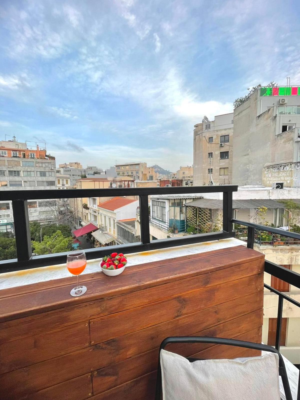 Ælis Suites in Psyrri - Rooftop Access & Acropolis View