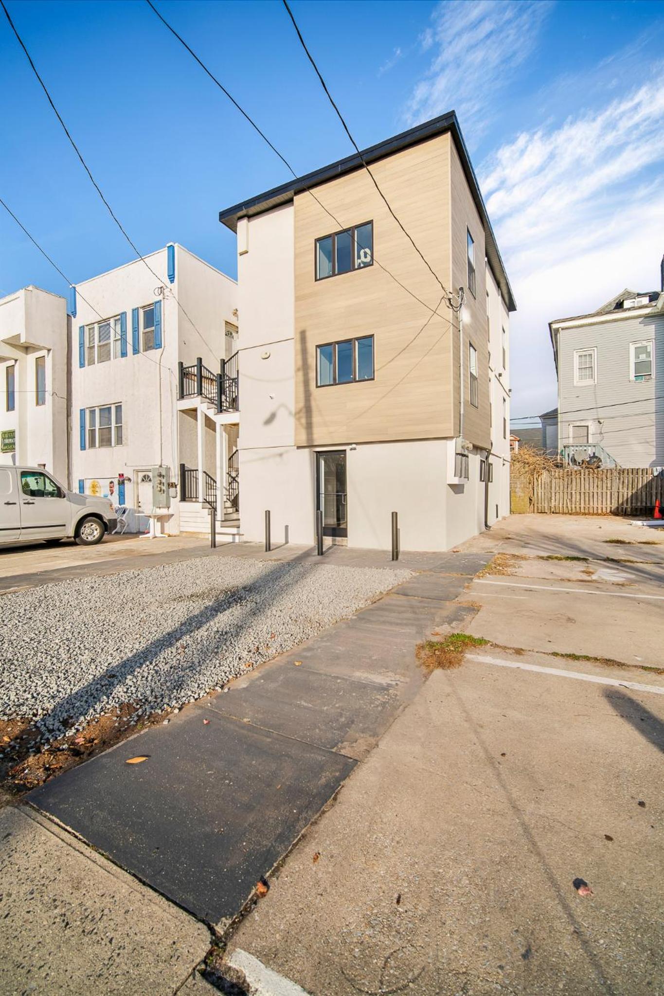 2 Blocks to Beach & 1 Block to Bay Retreat w Parking U2 photo 5