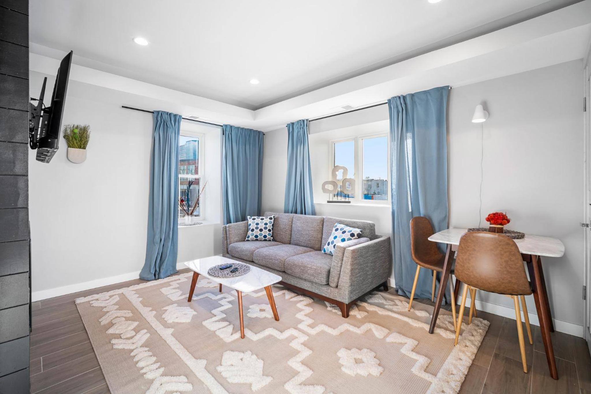 2 Blocks to Beach & 1 Block to Bay Retreat w Parking U2