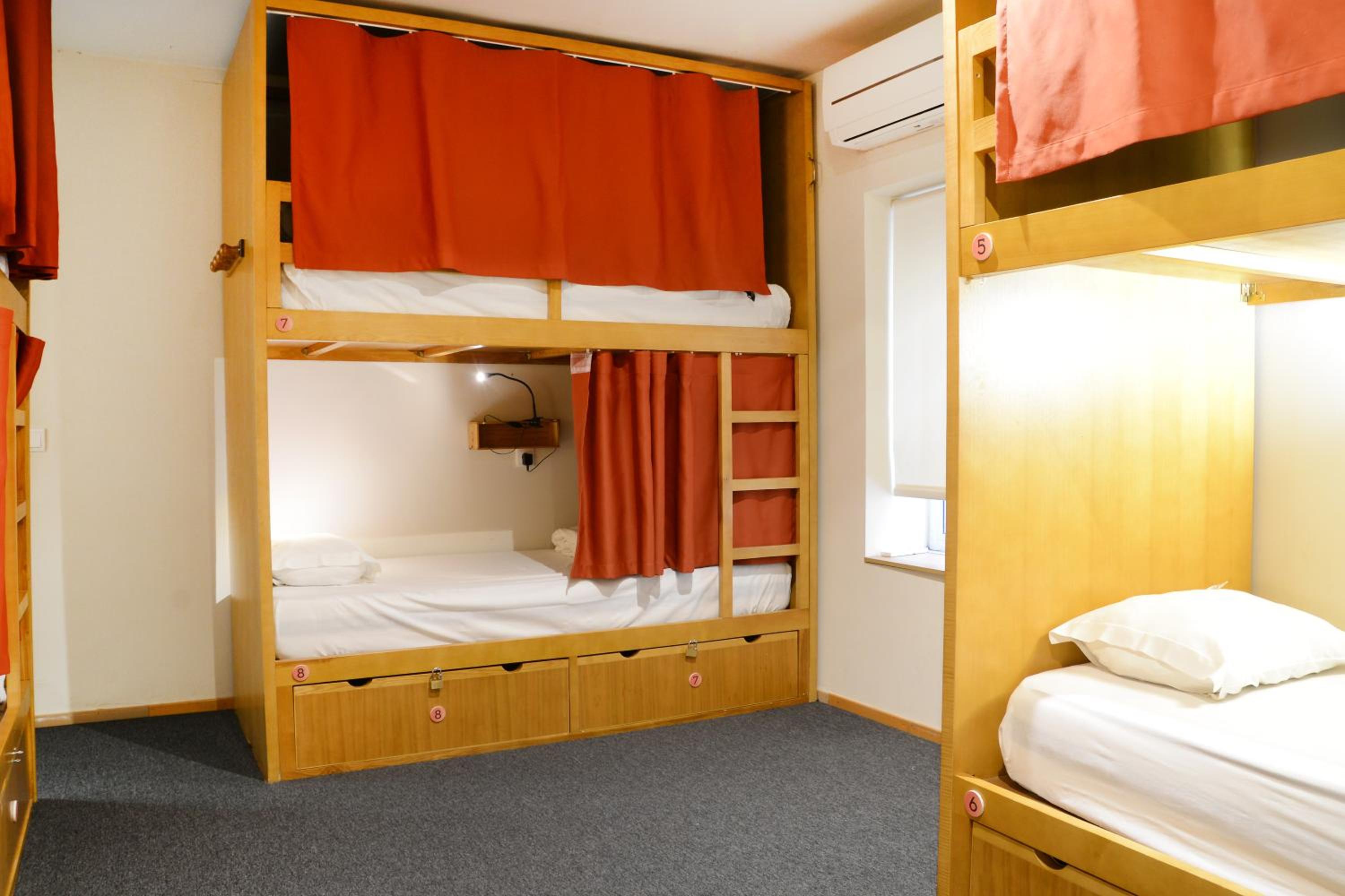 Peach Hostel & Suites view 4