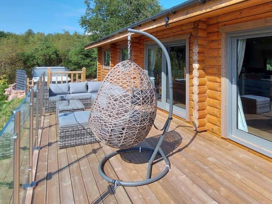 Treetops Luxury Log Cabin - Hot tub, BBQ & Sauna view 5