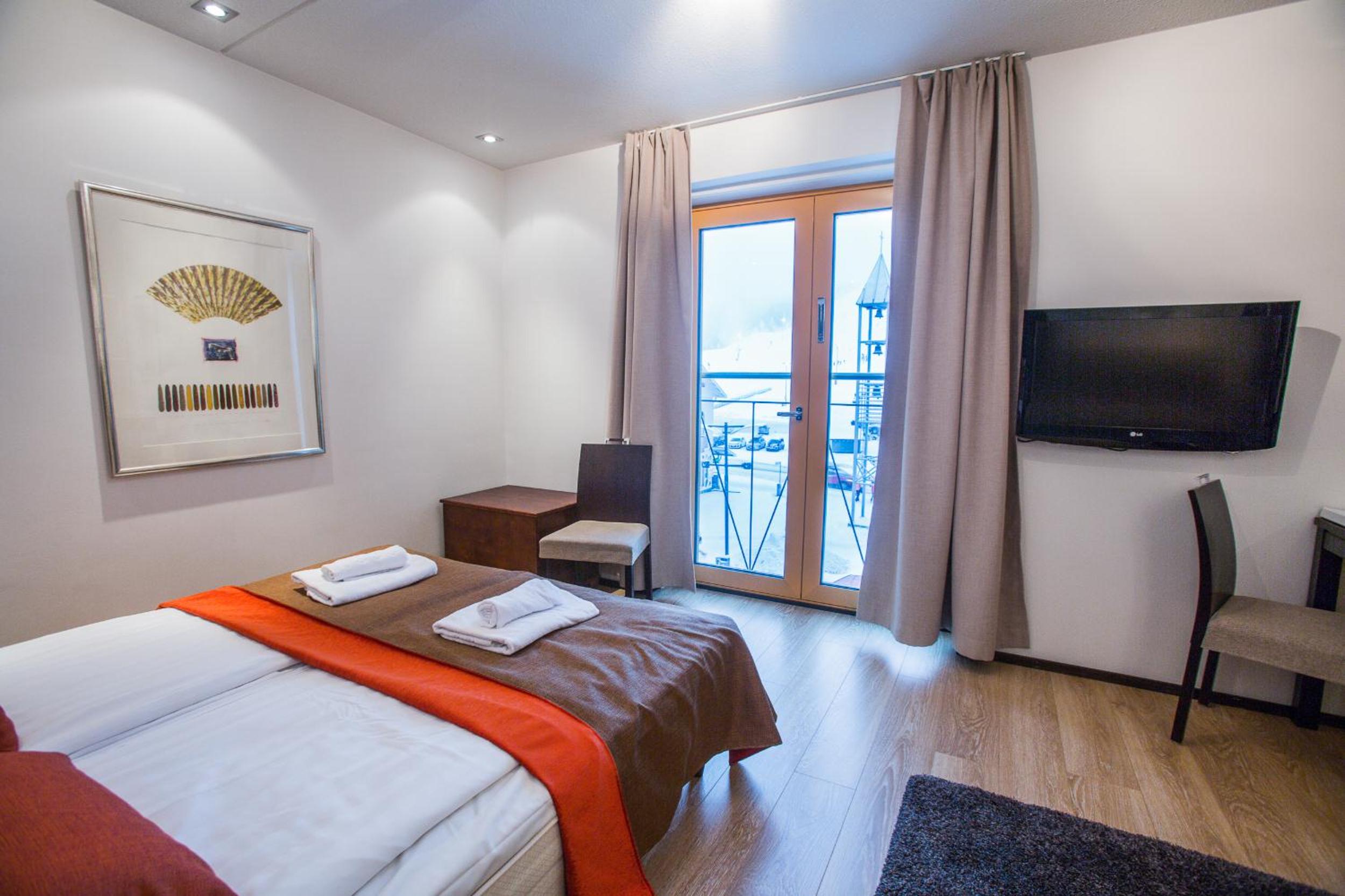 Levi Suites Levi Gold