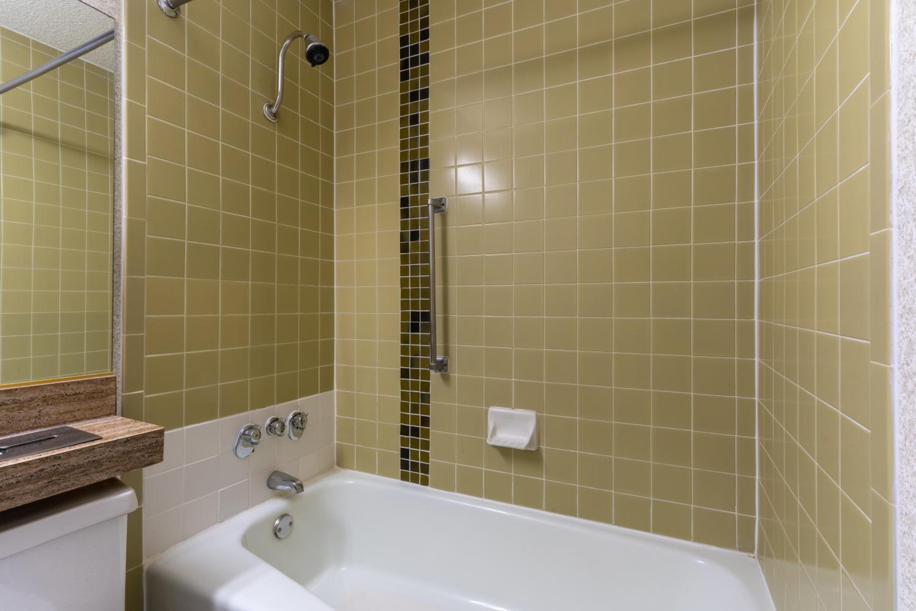 Reno Vacations - Ramada by Wyndham Reno Hotel Casino - Property Image 19