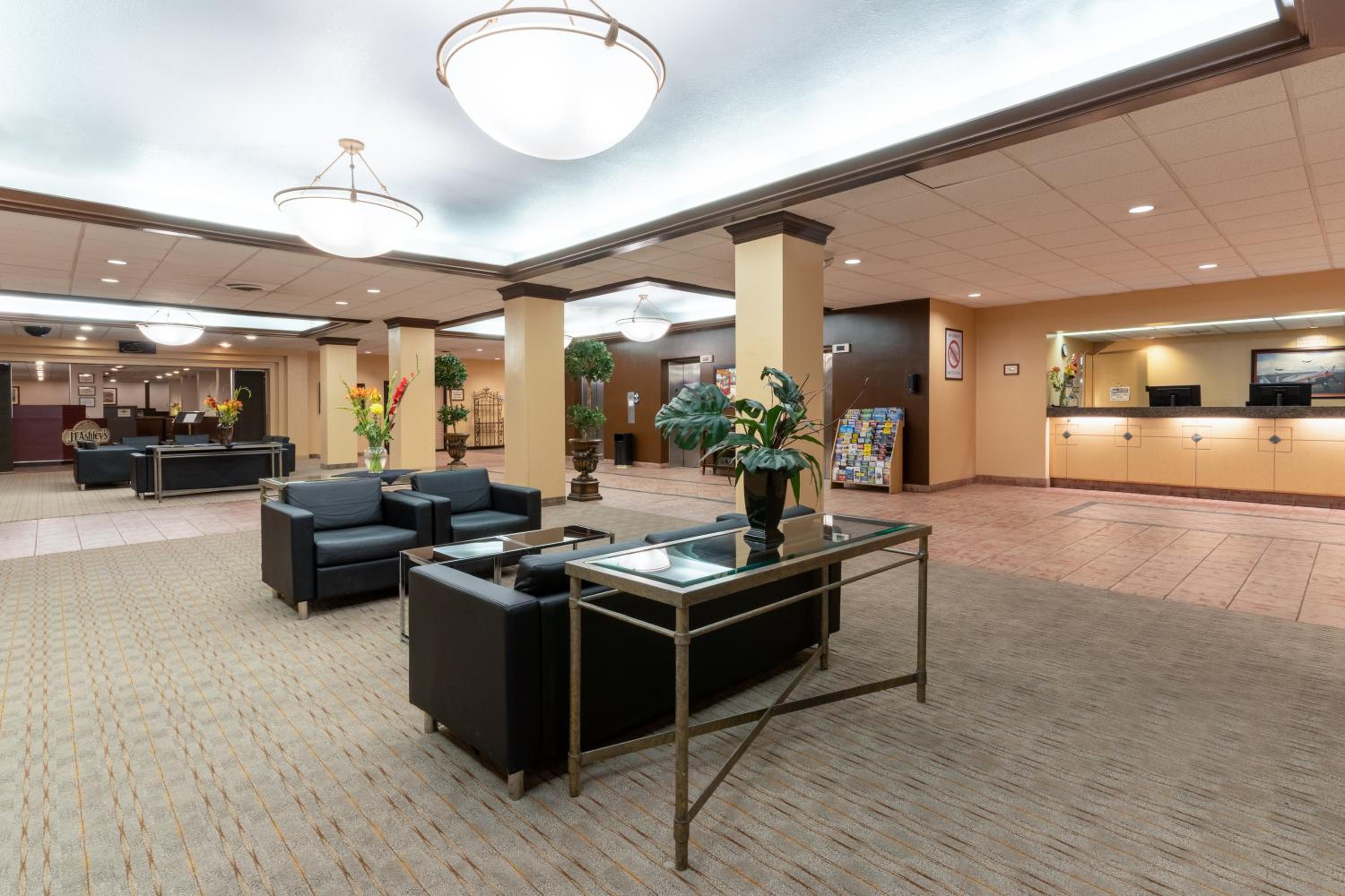 Reno Vacations - Ramada by Wyndham Reno Hotel Casino - Property Image 15