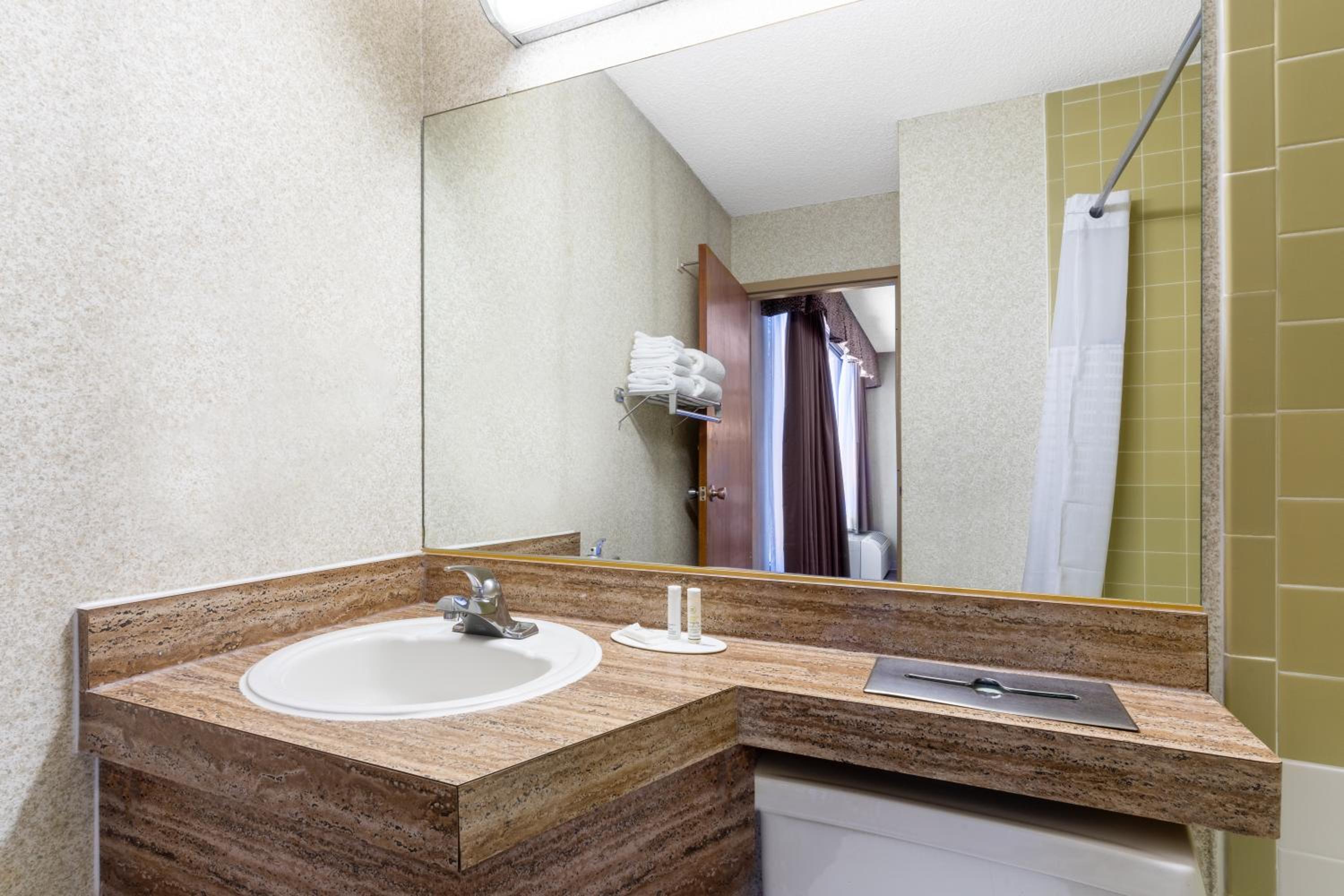 Reno Vacations - Ramada by Wyndham Reno Hotel Casino - Property Image 13