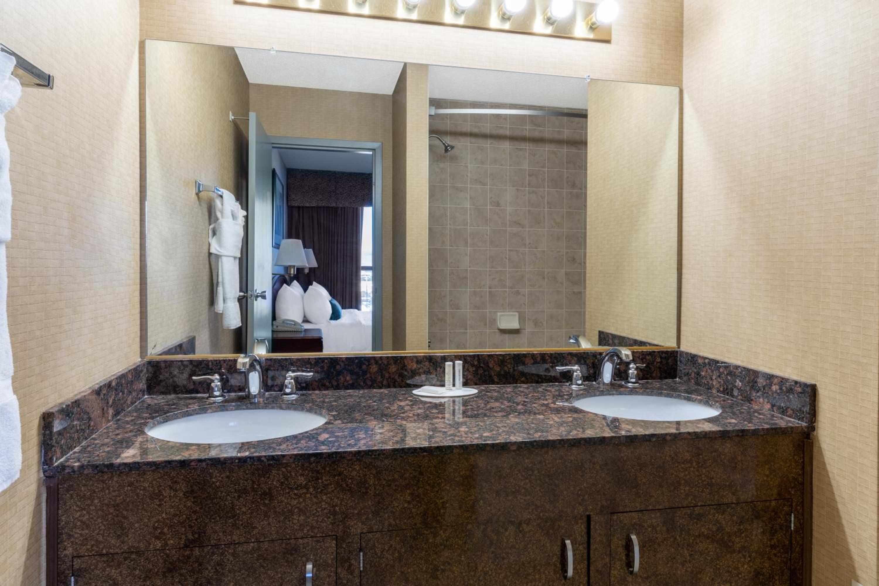 Reno Vacations - Ramada by Wyndham Reno Hotel Casino - Property Image 9