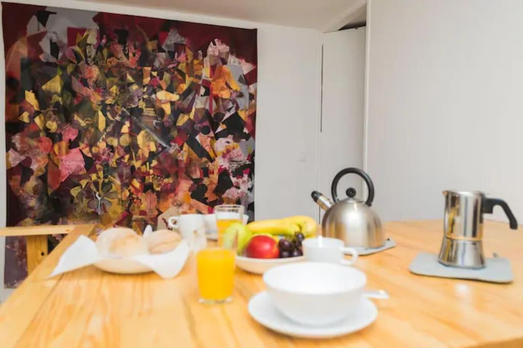 LX Townhouse Ideal for Big Groups Prime Location Trendy Street view 4