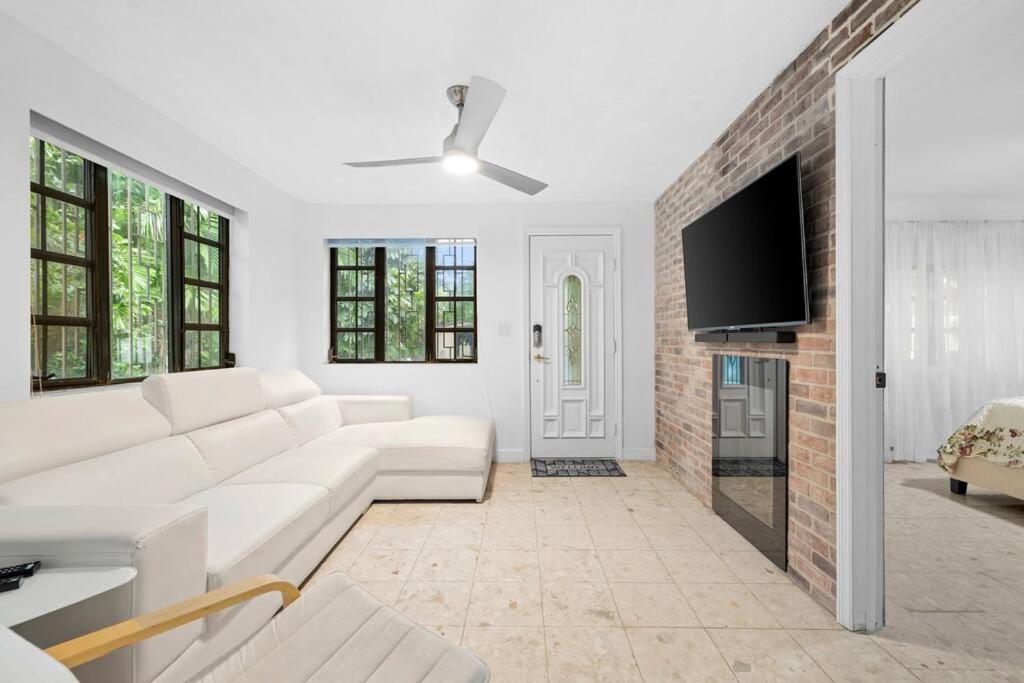 Little Havana Retreat - Newly remodeled Villa by Loan Depot Stadium!