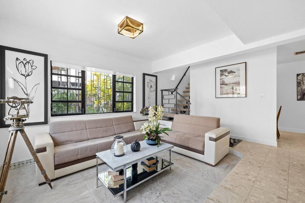 Little Havana Retreat - Newly remodeled Villa by Loan Depot Stadium!