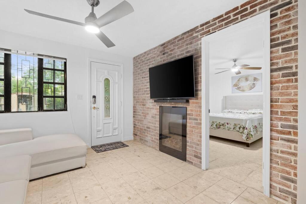 Little Havana Retreat - Newly remodeled Villa by Loan Depot Stadium!
