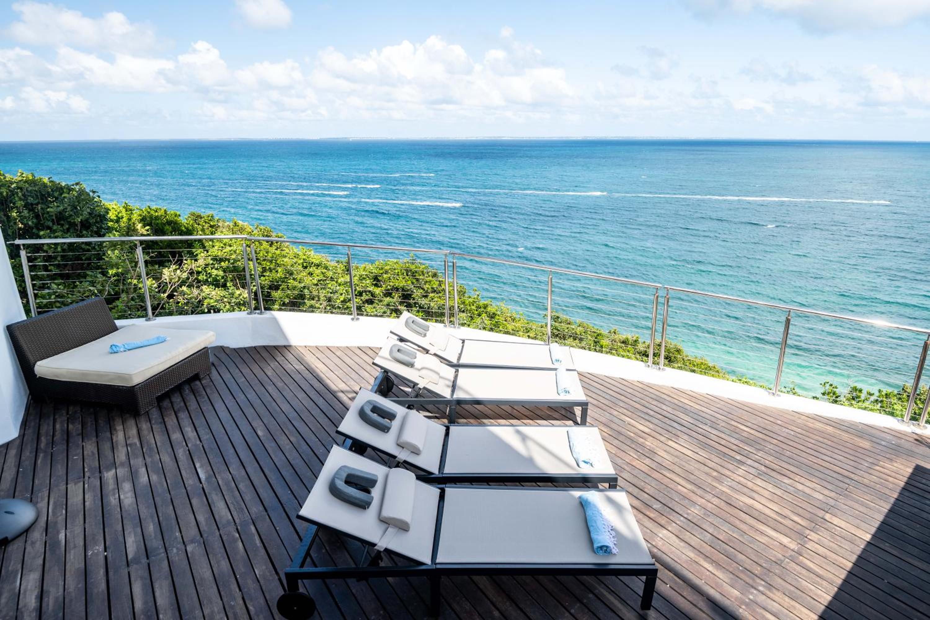 Infinity Blue Villa 180° ocean view -Beach access -Terres Basses