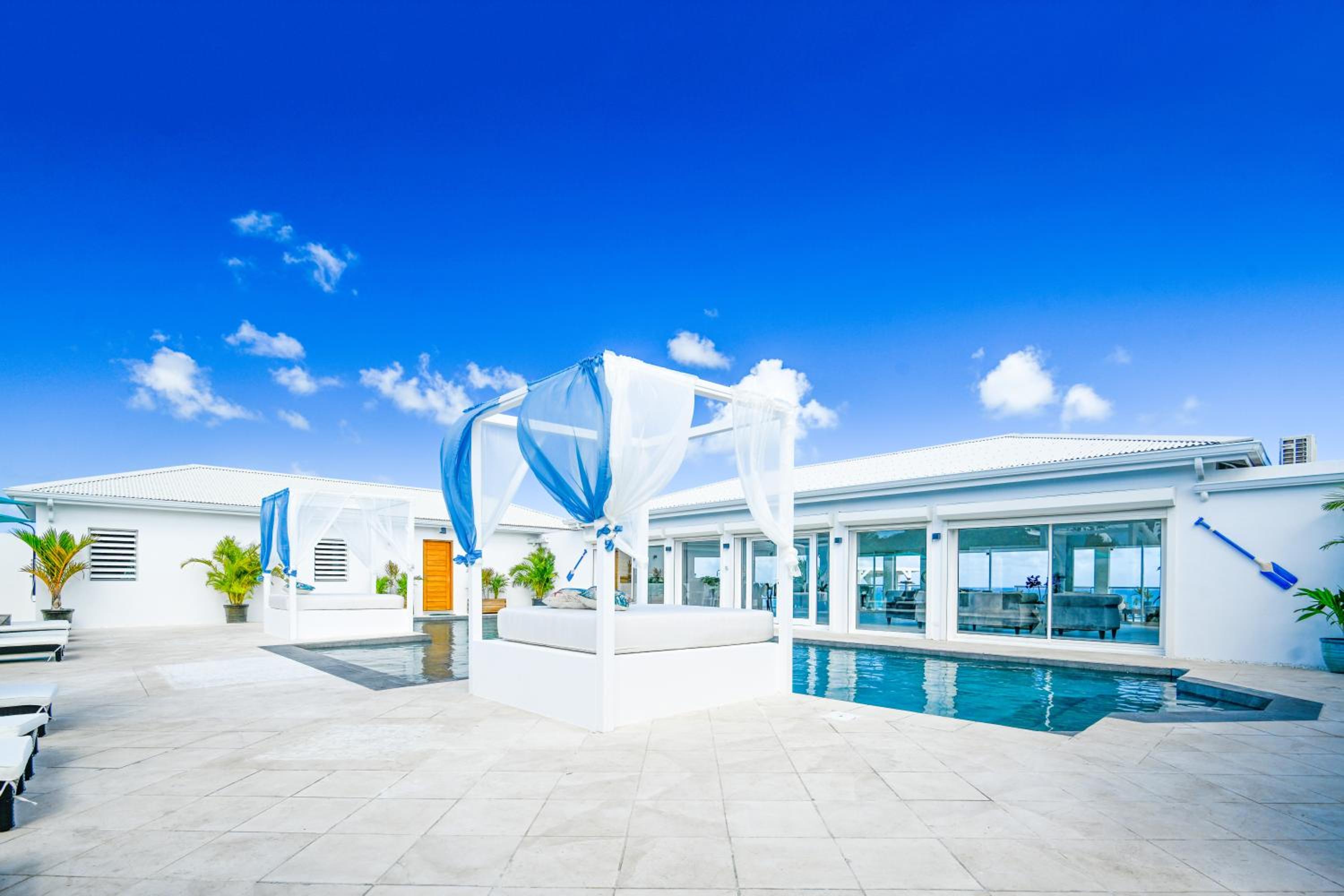 Infinity Blue Villa 180° ocean view -Beach access -Terres Basses