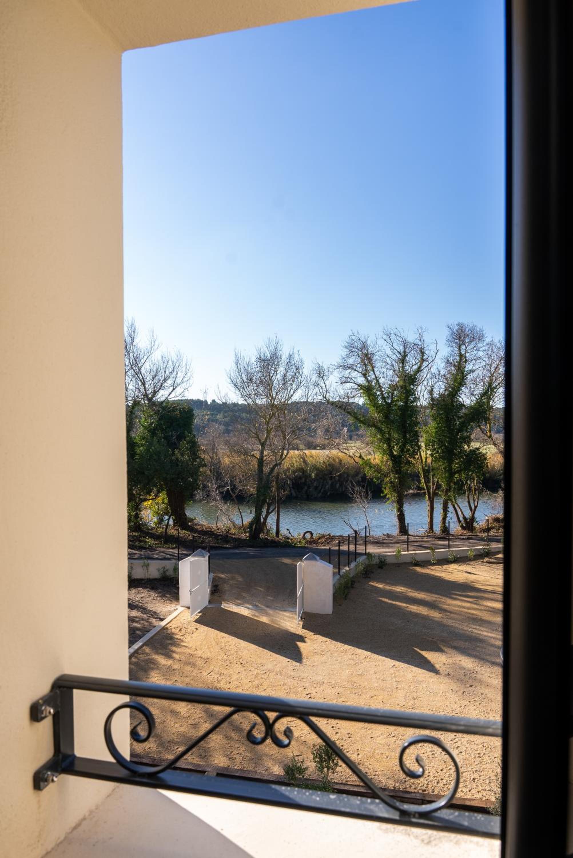 Domaine de Mérins, 10 couchages avec piscine, face à la rivière, à 4km de la plage