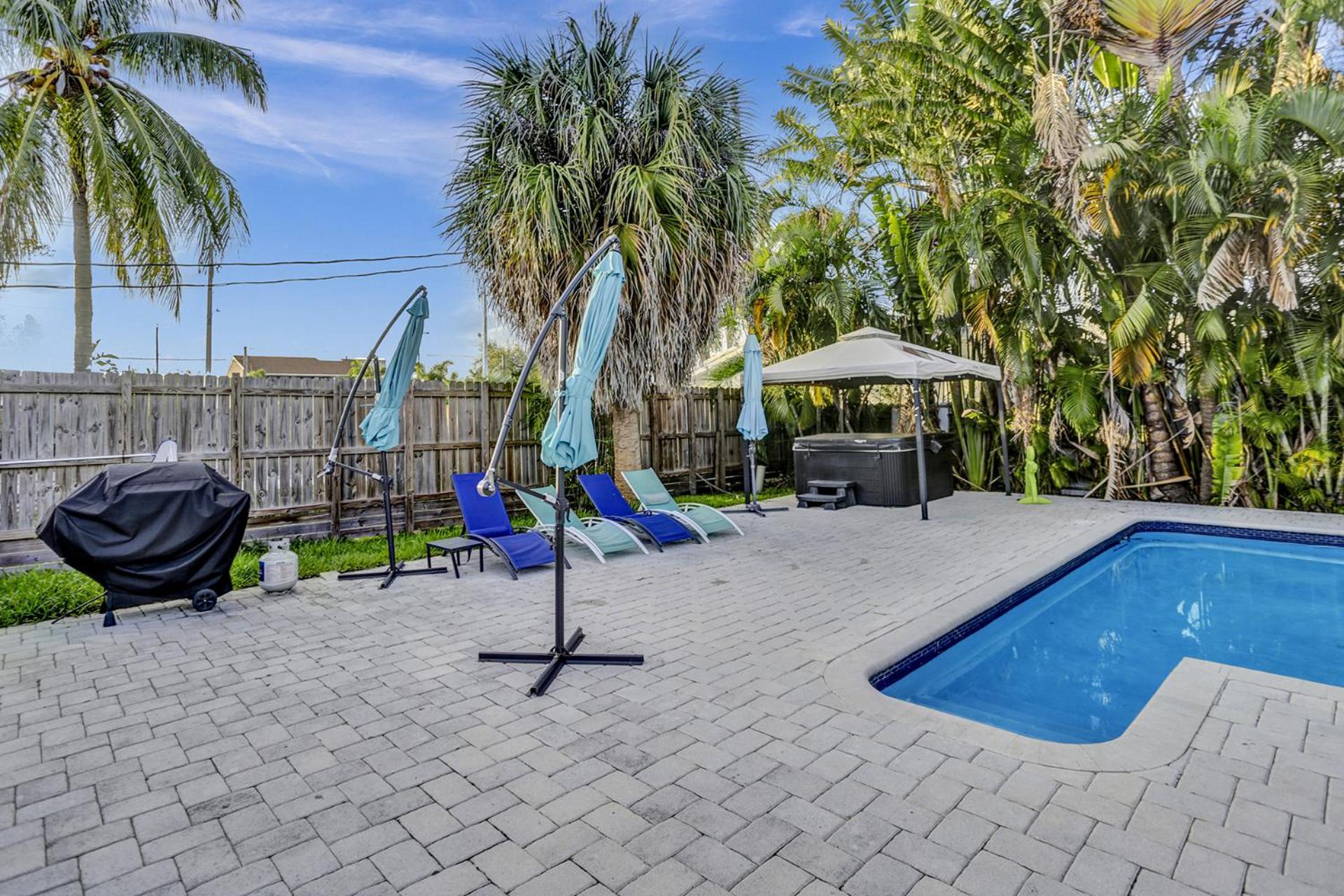 Casa Ria Luxury House & Private Pool Near Aventura Mall photo 4