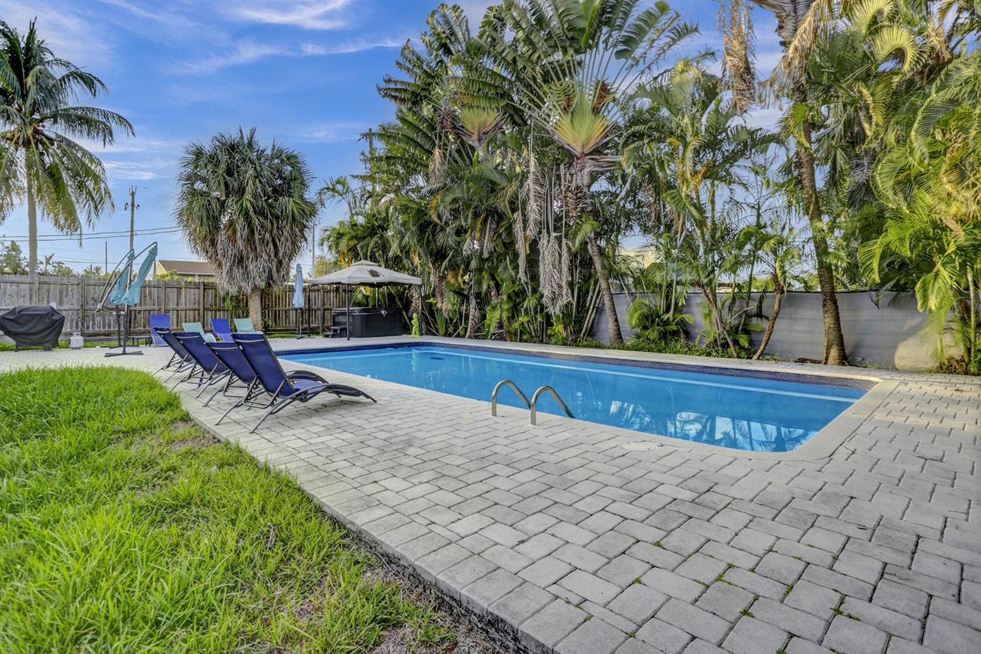 Casa Ria Luxury House & Private Pool Near Aventura Mall photo 2