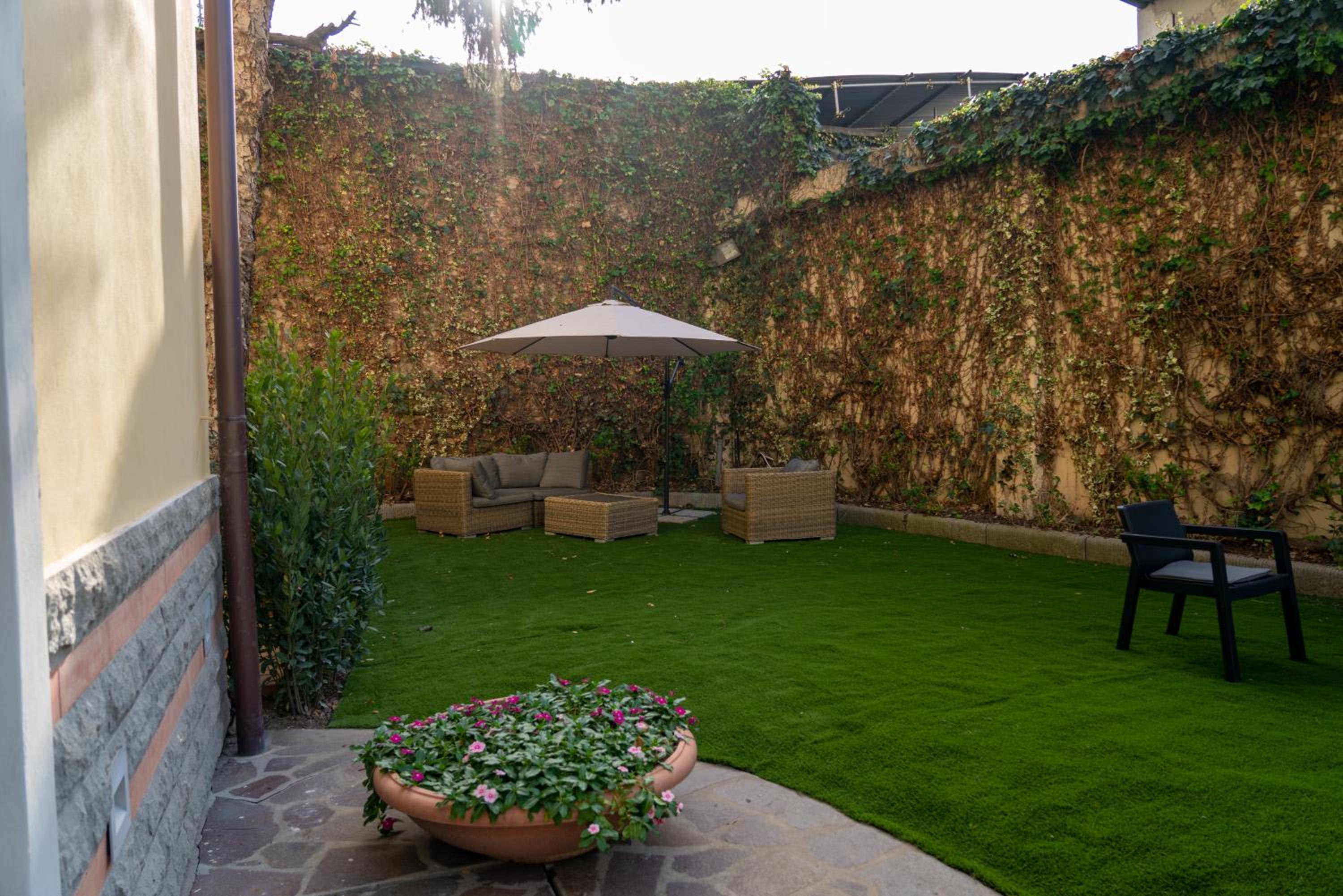 Aurora Garden Lodging - Rooms & Apartment