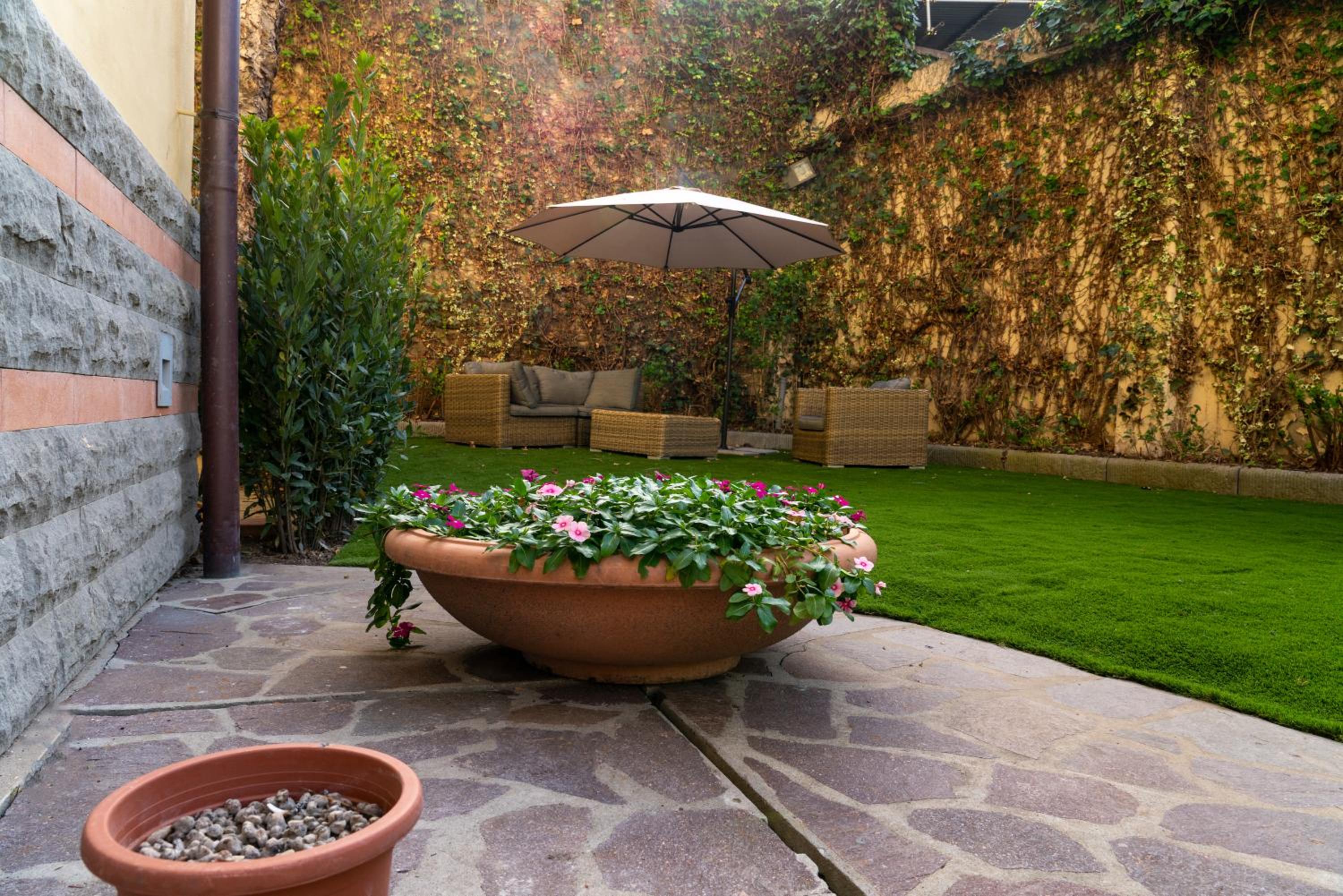 Aurora Garden Lodging - Rooms & Apartment