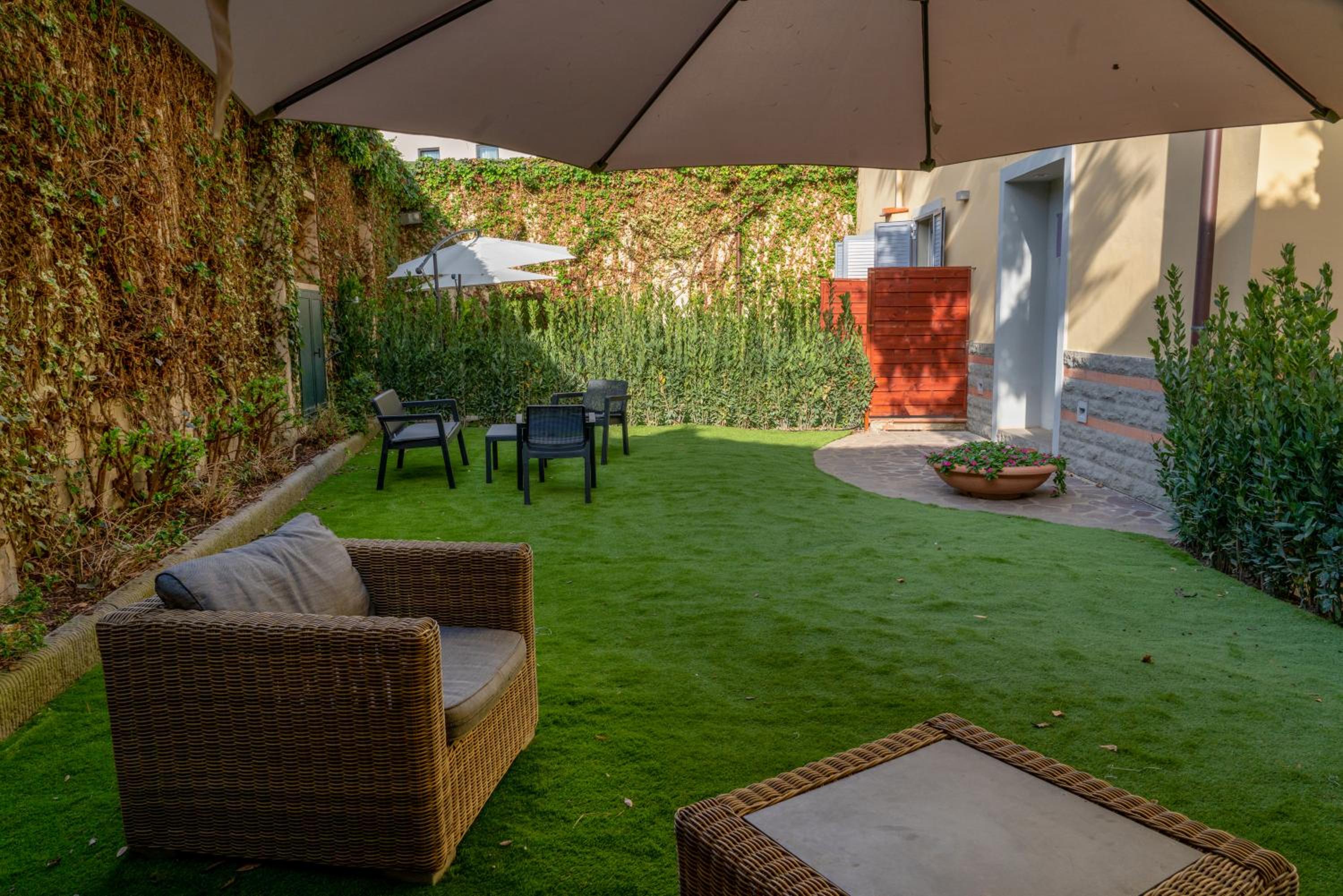 Aurora Garden Lodging - Rooms & Apartment