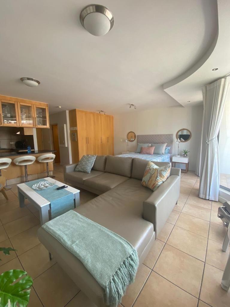 Hibernian Gem - Studio Apartment in Strand view 5
