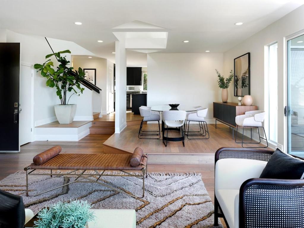 Grandview Getaway, Luxury 4BR, Ocean View, Fire Pit view 3