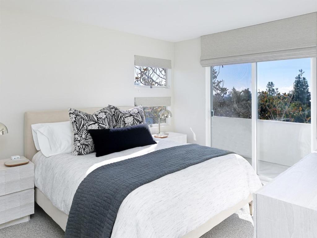 Grandview Getaway, Luxury 4BR, Ocean View, Fire Pit view 5
