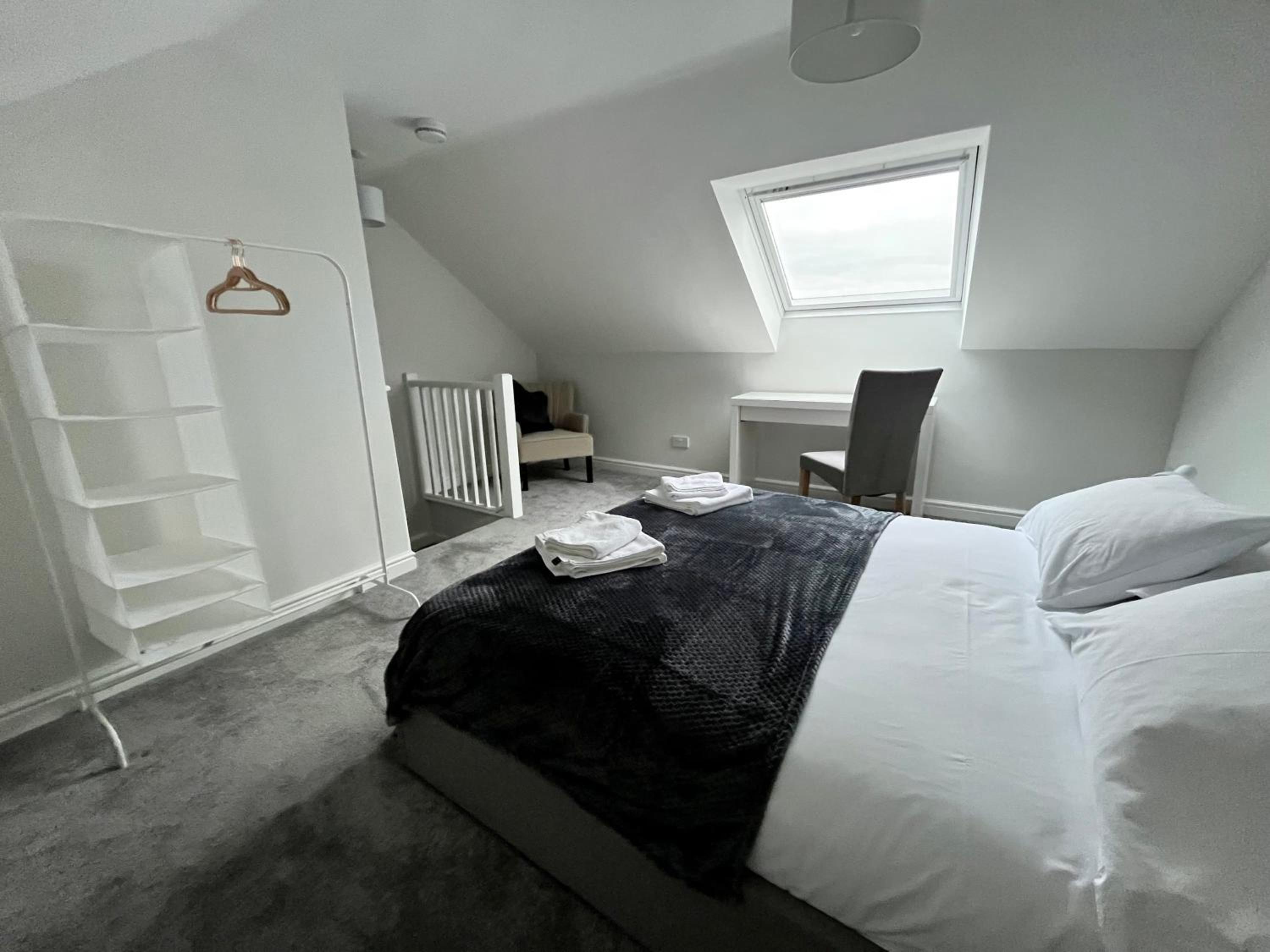 Romsey Terrace-3 Bedroom House with parking view 3