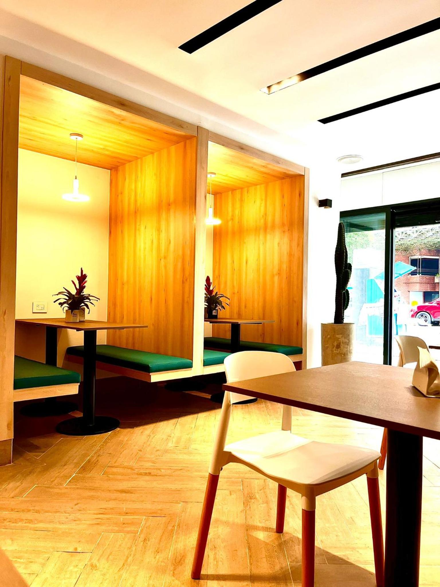 Reset (Hotel-Cafe-Coworking)