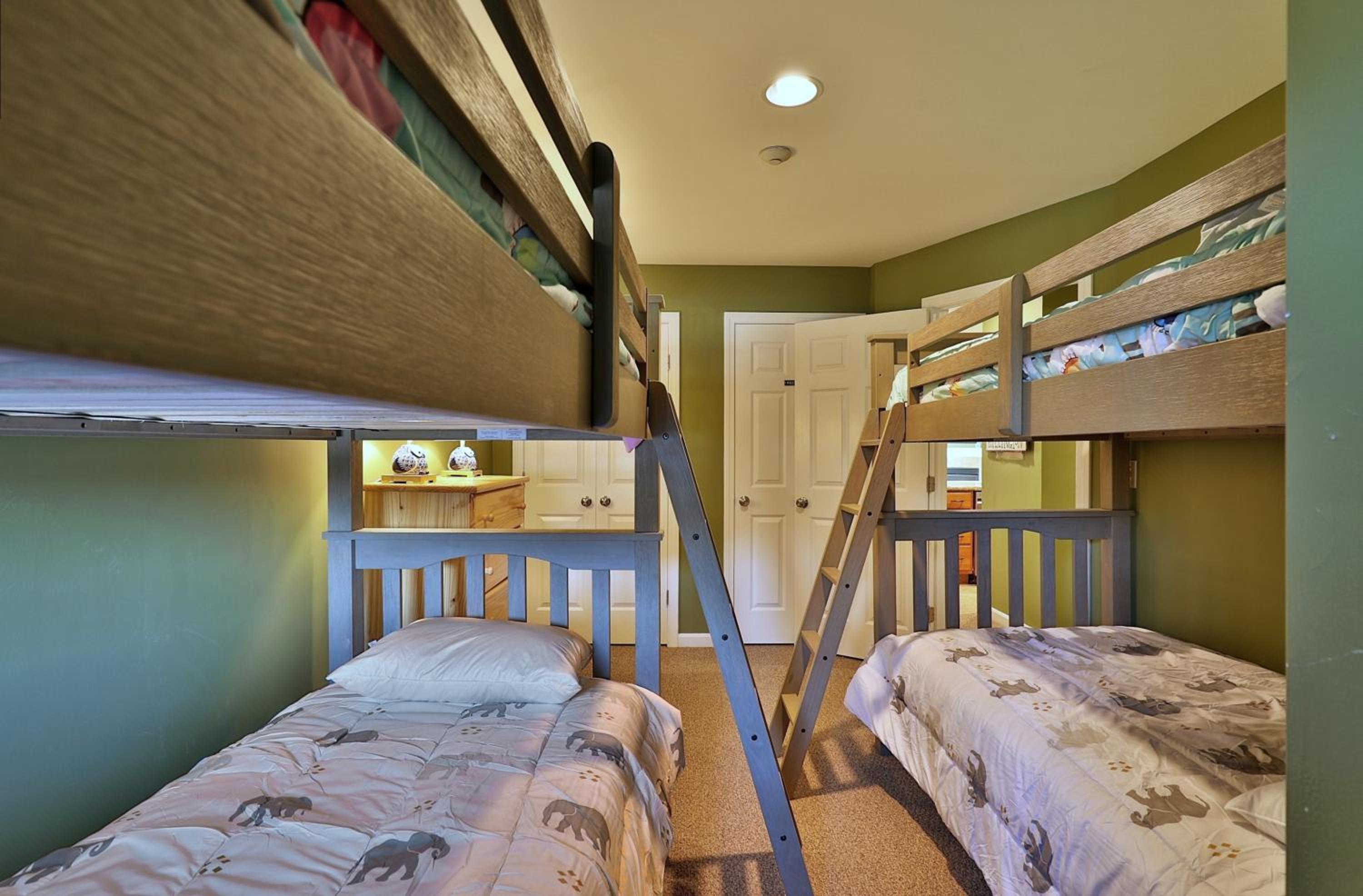 The Pico Escape- 3BR 2BA Ski On Ski Off at Pico Mountain, Close to Killington, condo view 2