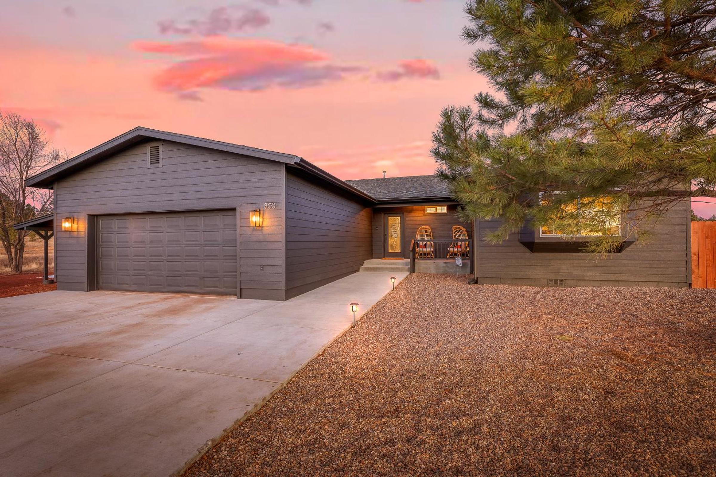 Grand Canyon Basecamp Hot Tub 4 King Beds