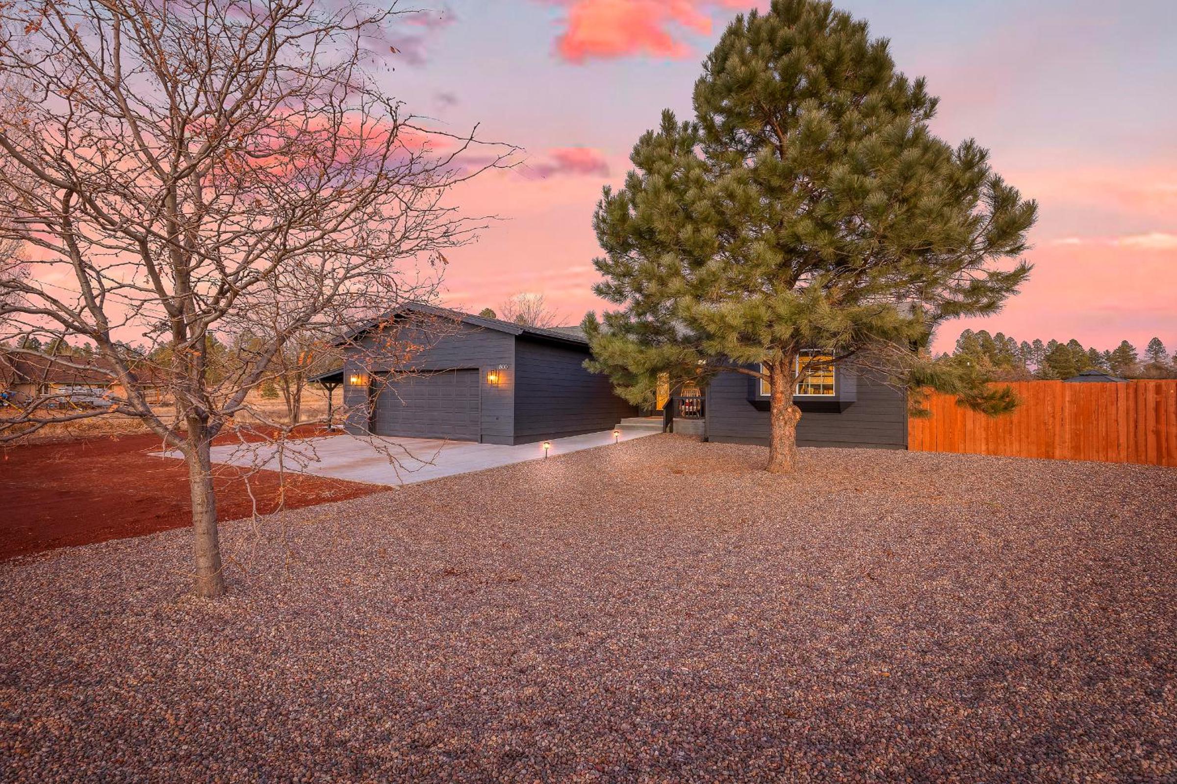 Grand Canyon Basecamp Hot Tub 4 King Beds