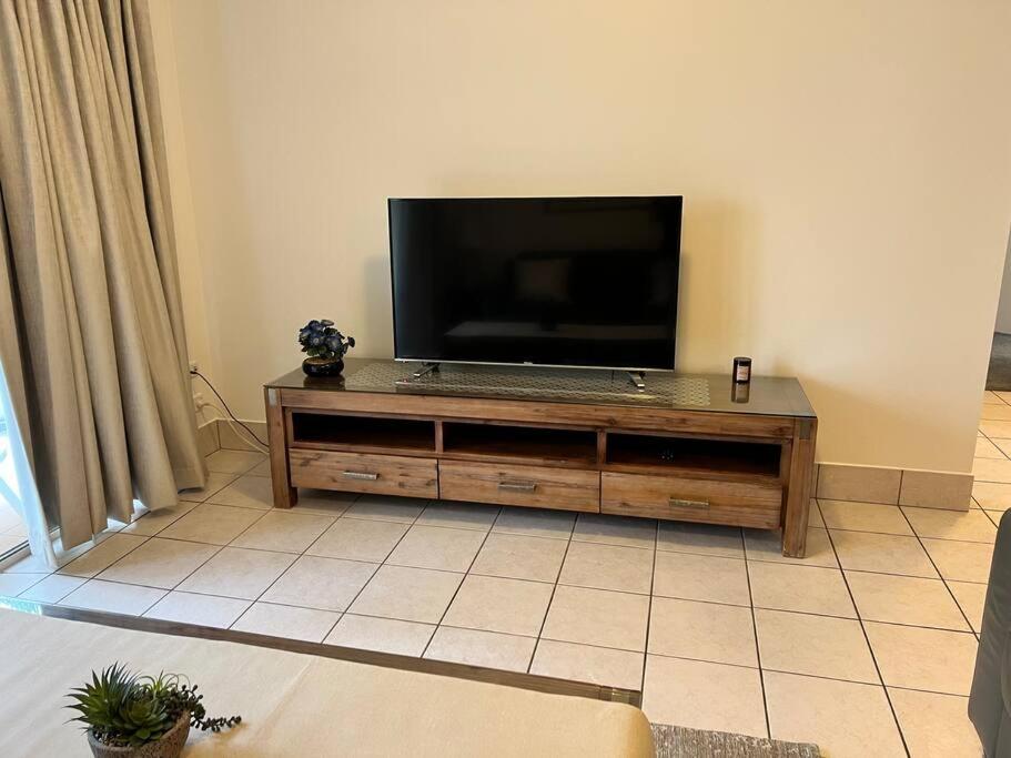Santa Monica Apartments - Hosted by Burleigh Letting