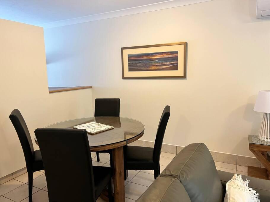 Santa Monica Apartments - Hosted by Burleigh Letting