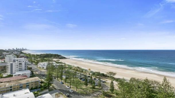 Burleigh Surf - Hosted by Burleigh Letting