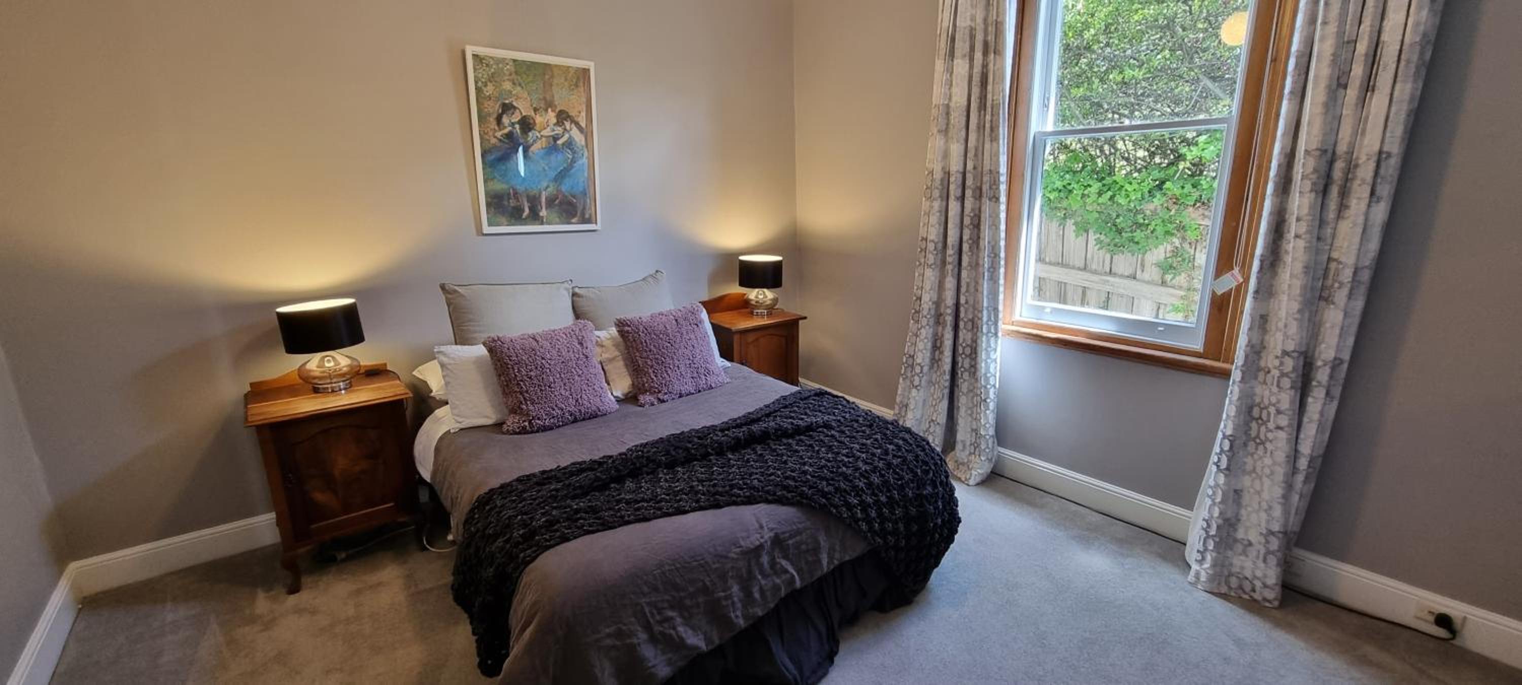 Hill House Hobart - Charming home, stunning views close to city