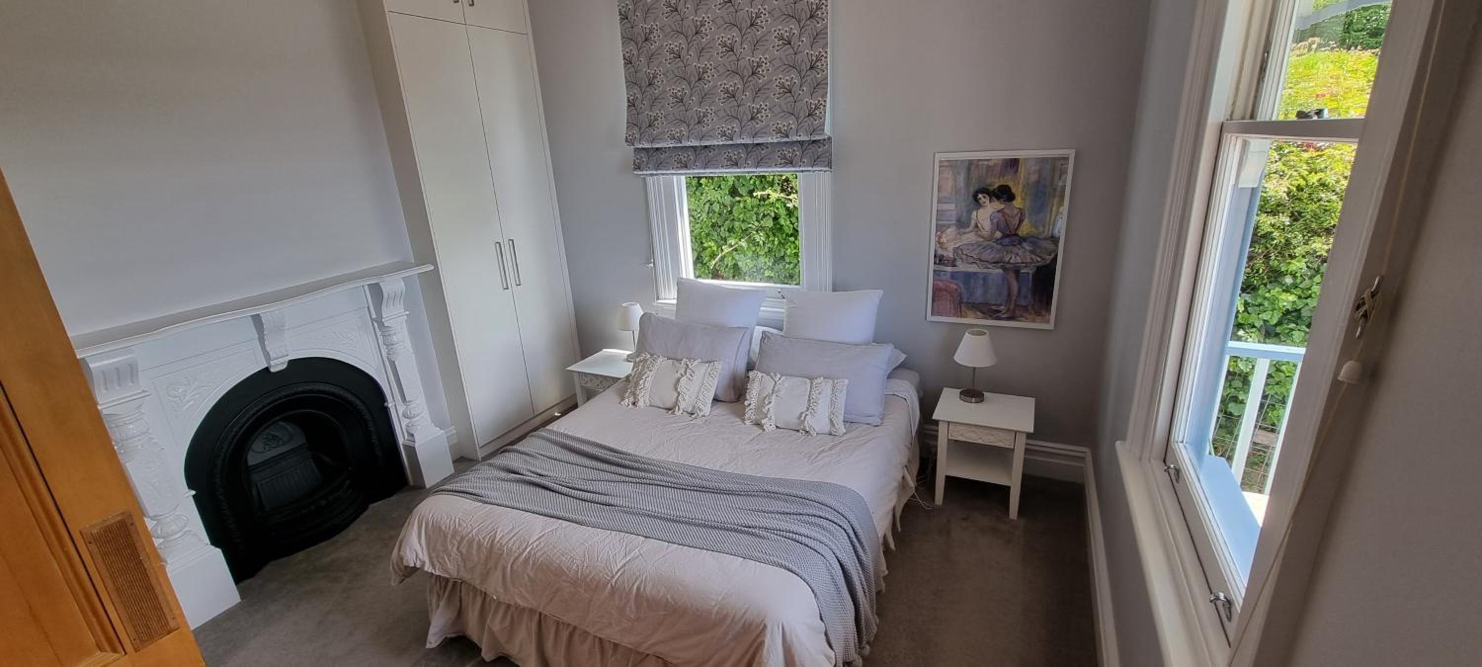 Hill House Hobart - Charming home, stunning views close to city