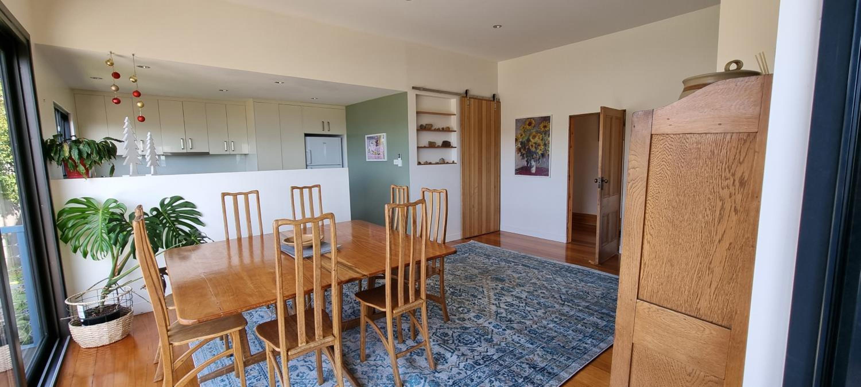 Hill House Hobart - Charming home, stunning views close to city
