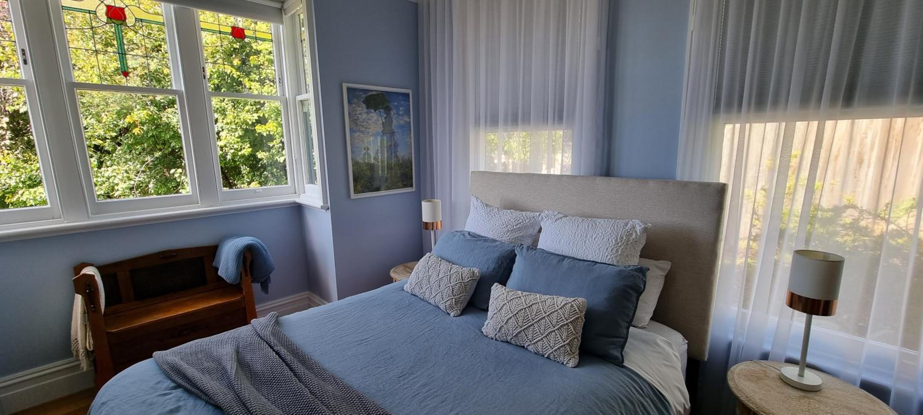 Hill House Hobart - Charming home, stunning views close to city