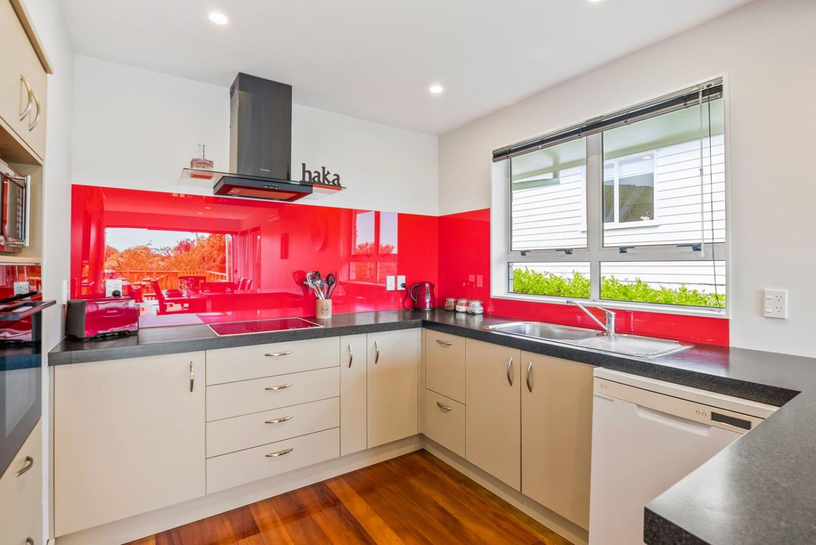 Winara Winner - Waikanae Holiday Home view 5