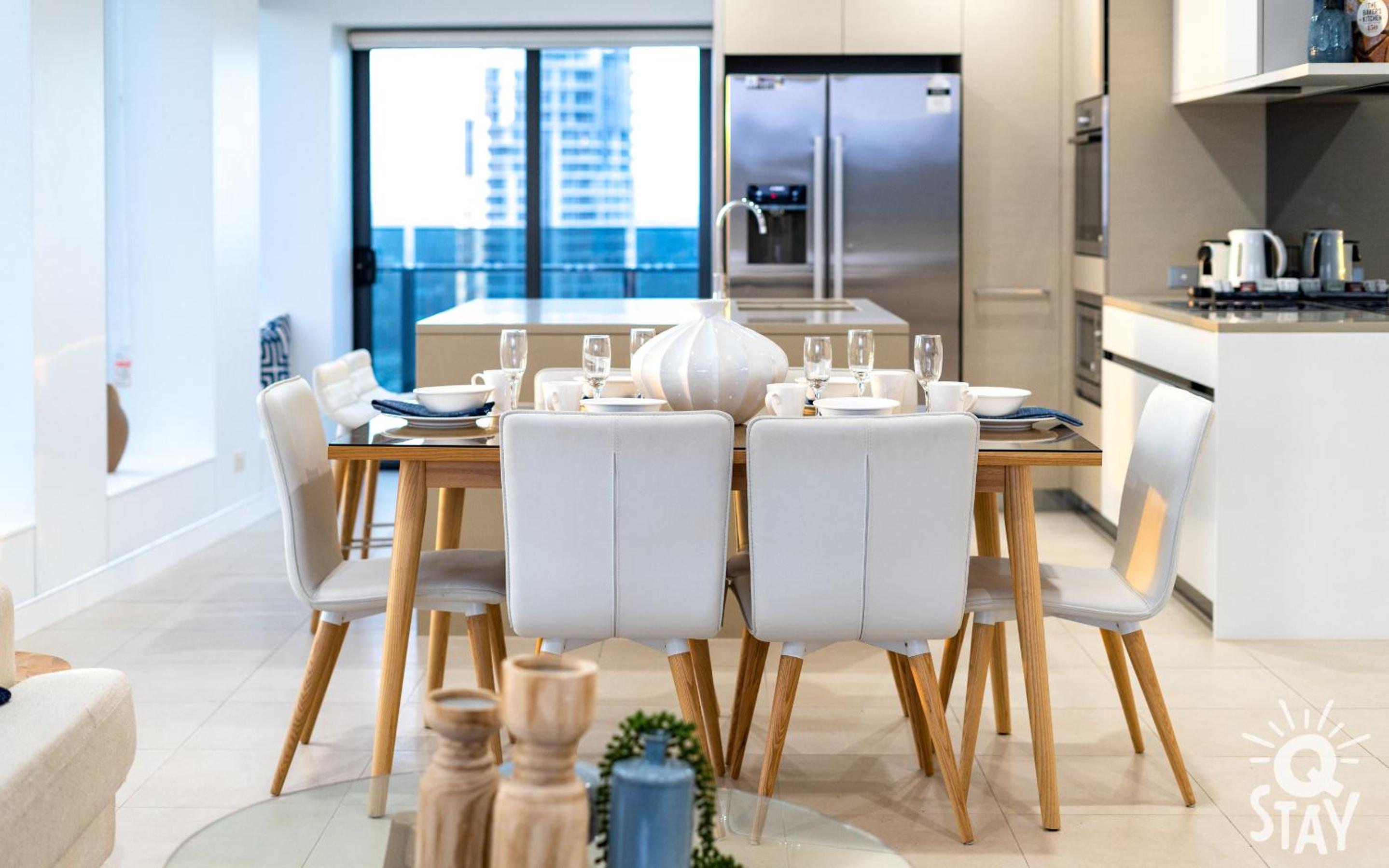 Soul Surfers Paradise MID WEEK MADNESS DEAL - Q Stay